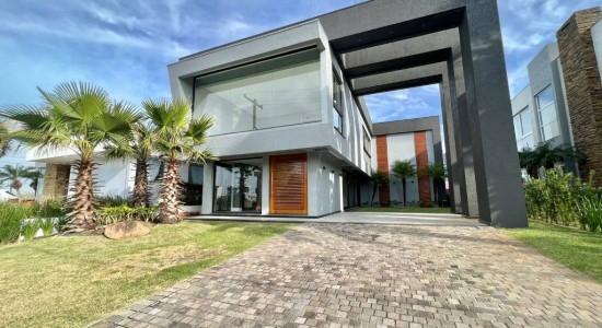 Casa em Condomínio com 310m², 5 dormitórios, 5 suítes, 2 vagas, Dubai Resort  em Capão da Canoa