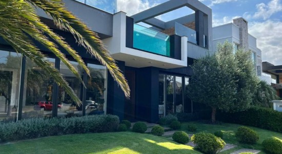 Casa em Condomínio com 450m², 4 dormitórios, 4 suítes, 2 vagas, Condomínio Velas da Marina  em Capão da Canoa