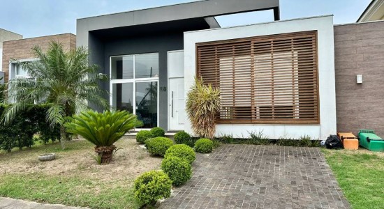 Casa em Condomínio com 150m², 3 dormitórios, 3 suítes, 1 vaga, Condado de Capão em Capão da Canoa