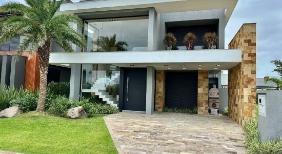Casa em Condomínio com 255m², 4 dormitórios, 4 suítes, 2 vagas, Capão Ilhas Resort - LESTE em Capão da Canoa